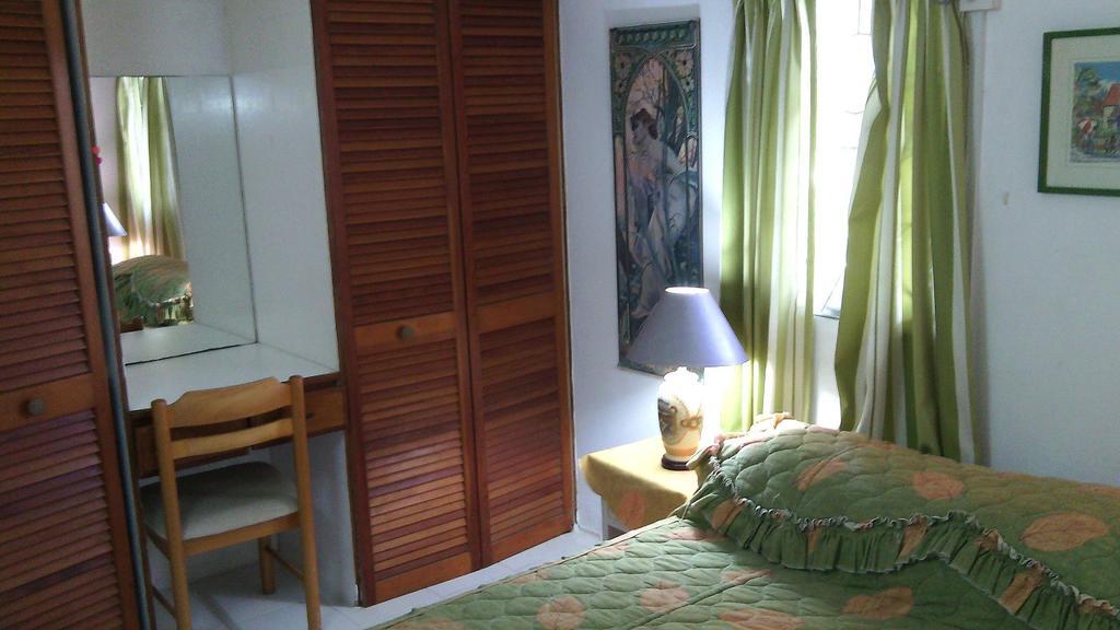 Morris Apartments Saint James Room photo